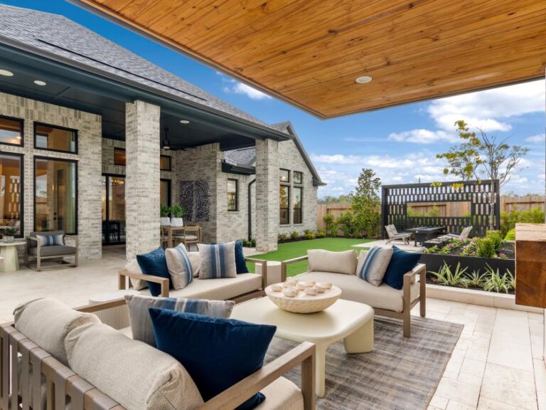 Sienna-Select-Collection-_Raylan-Farmhouse_Outdoor-Living_2_920